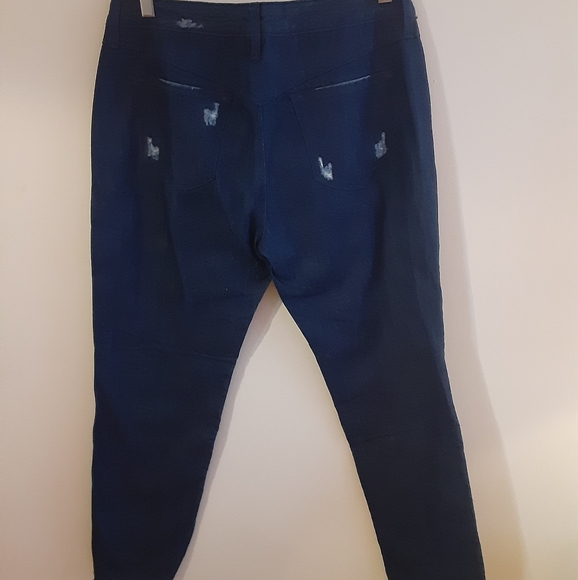 Jeans - Picture 2 of 4